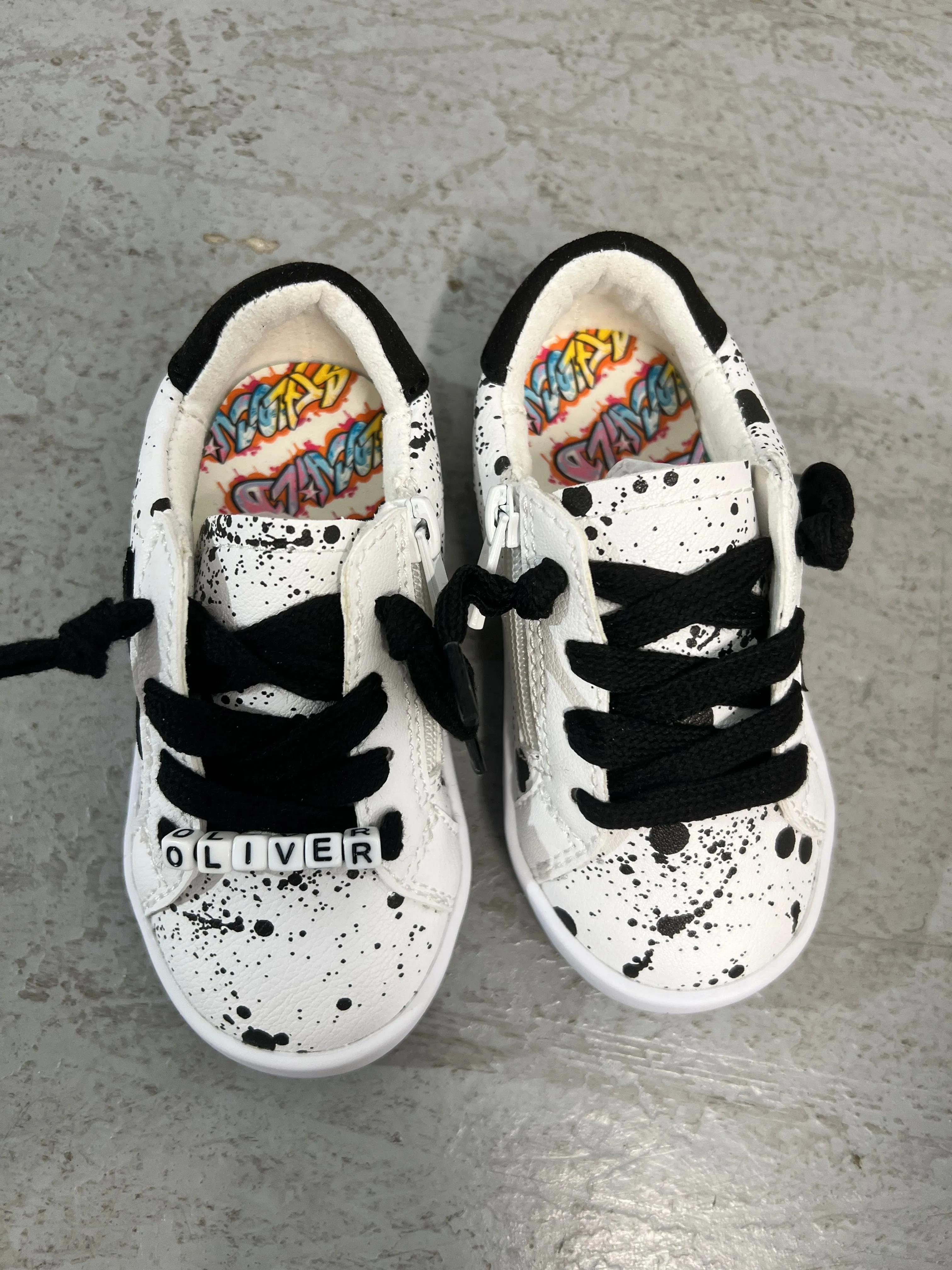 CUSTOMIZE YOUR KICKS
