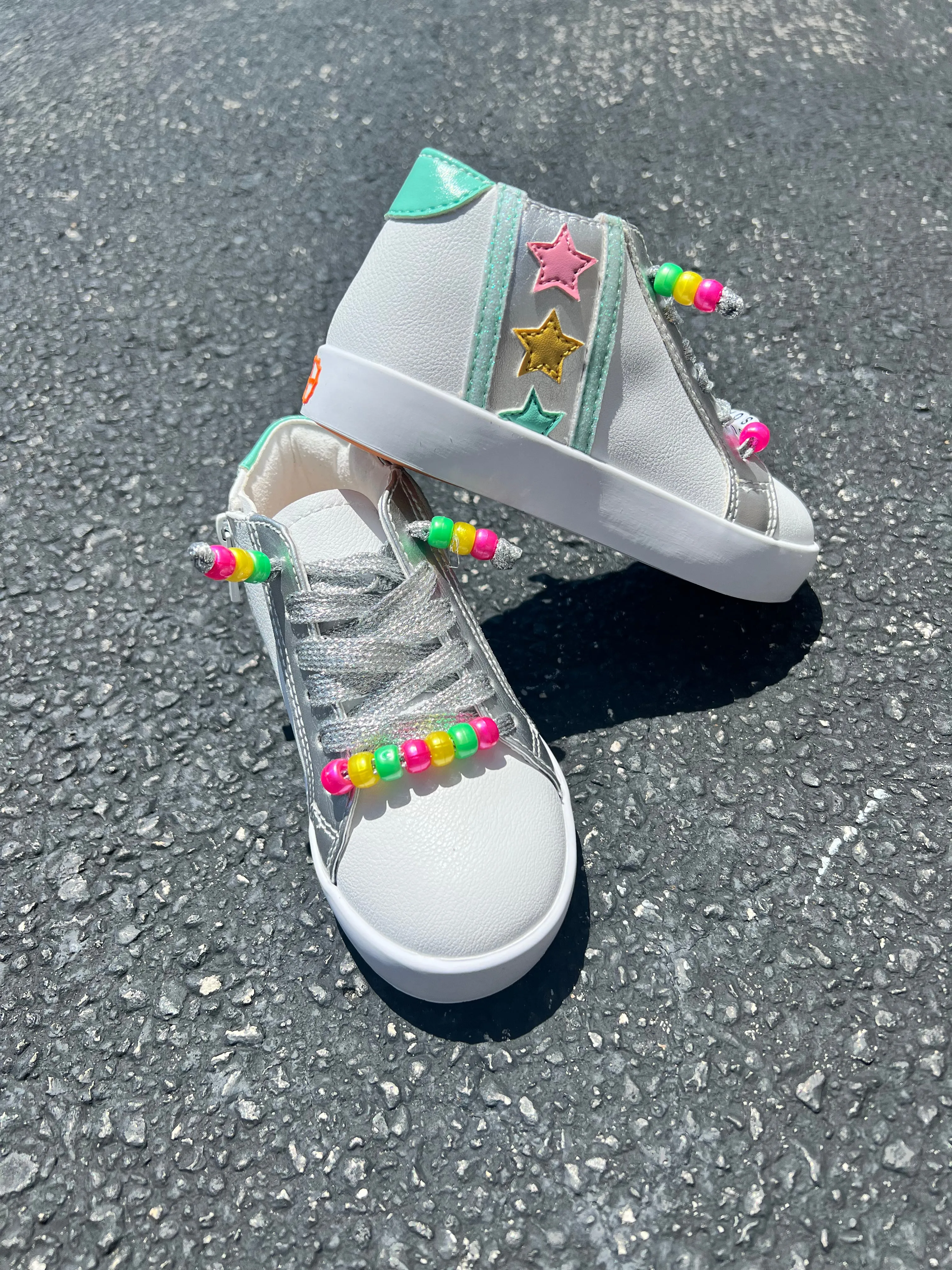 CUSTOMIZE YOUR KICKS
