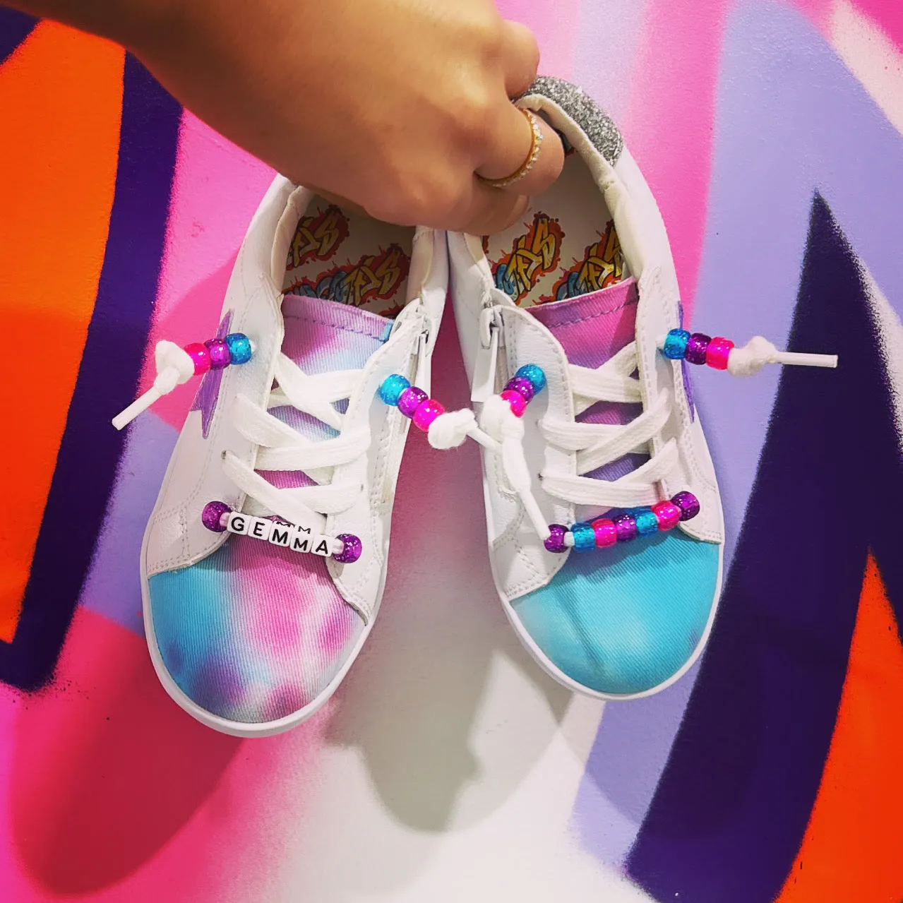 CUSTOMIZE YOUR KICKS