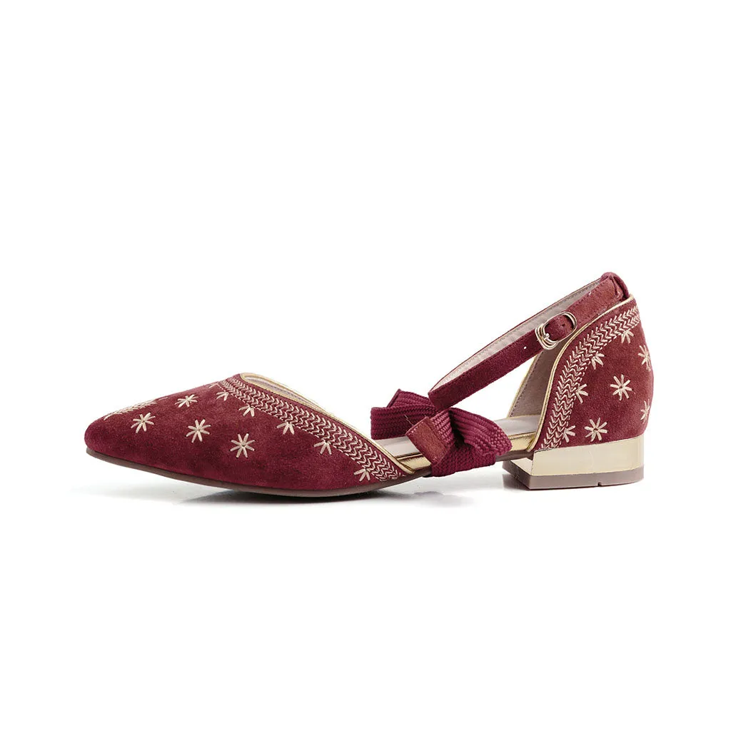 Embroidered Low-Heeled Pointed Toe Strap Chic Shoes