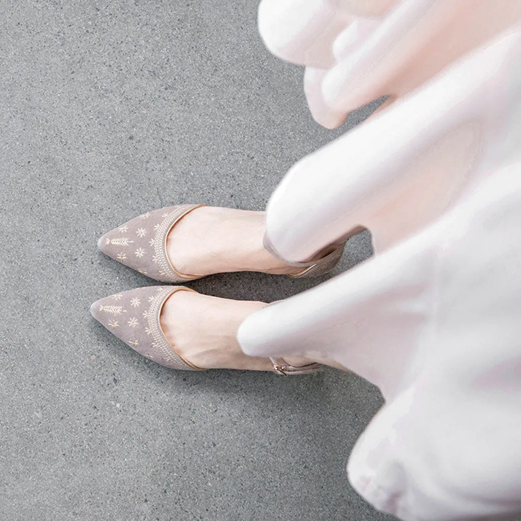 Embroidered Low-Heeled Pointed Toe Strap Chic Shoes