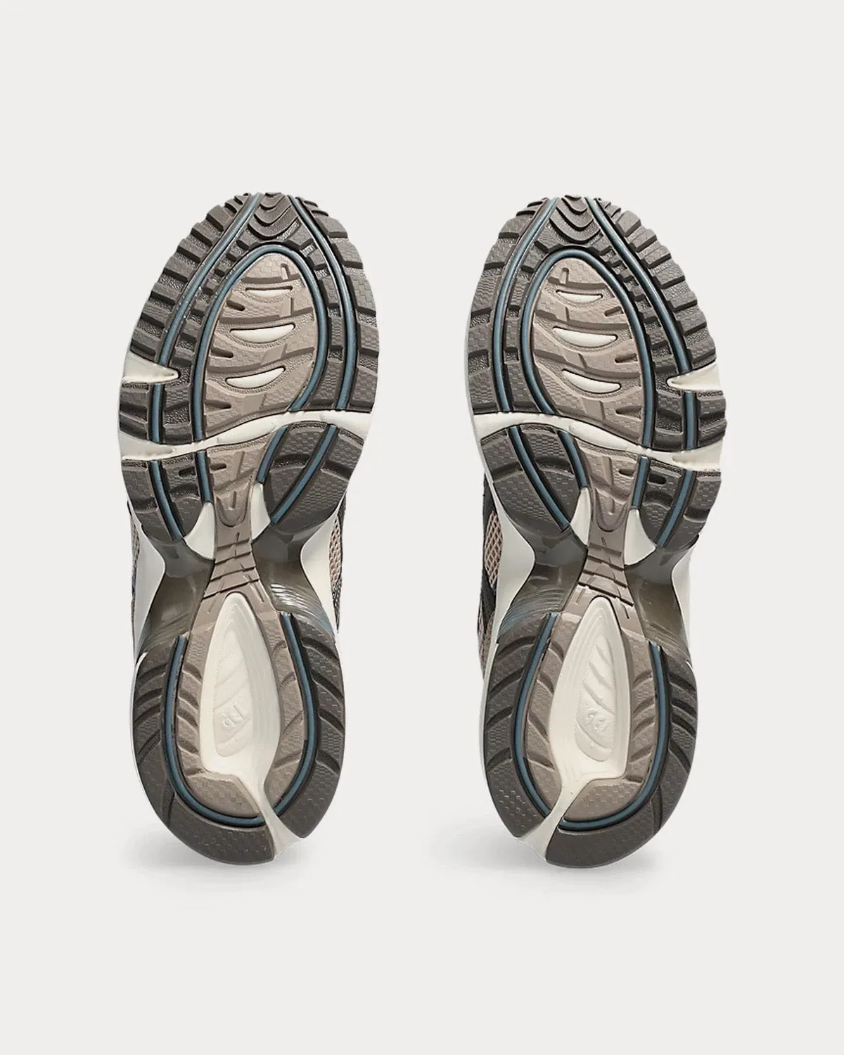 Gel-1090v2 Simply Taupe / Dark Taupe Low Top Sneakers