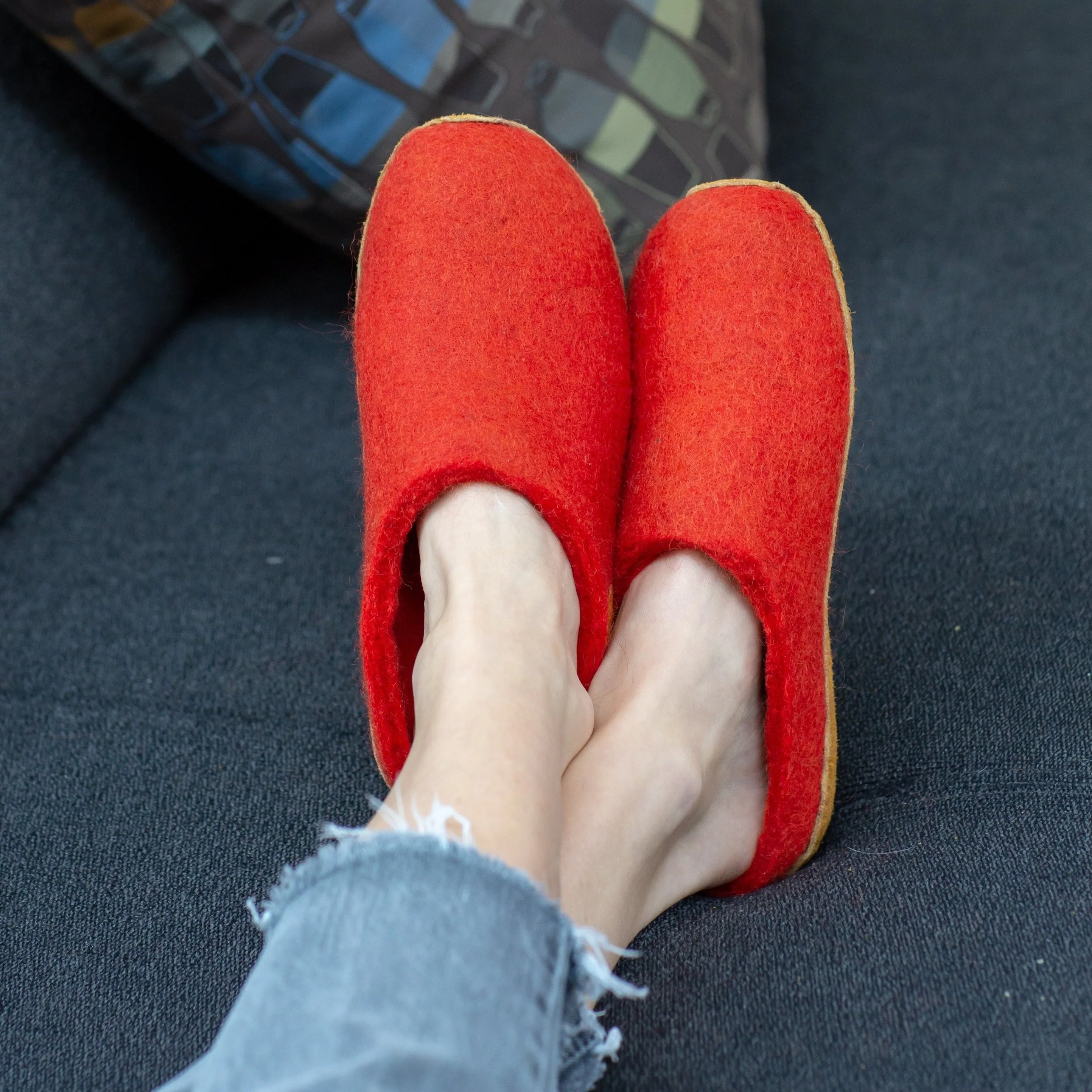 Nauseni Handmade Wool Felt Slippers Tan