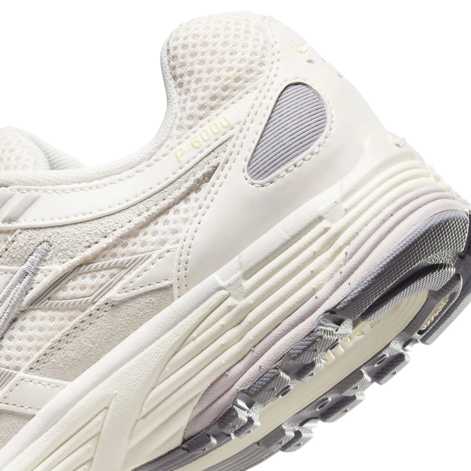 Nike - W P-6000
