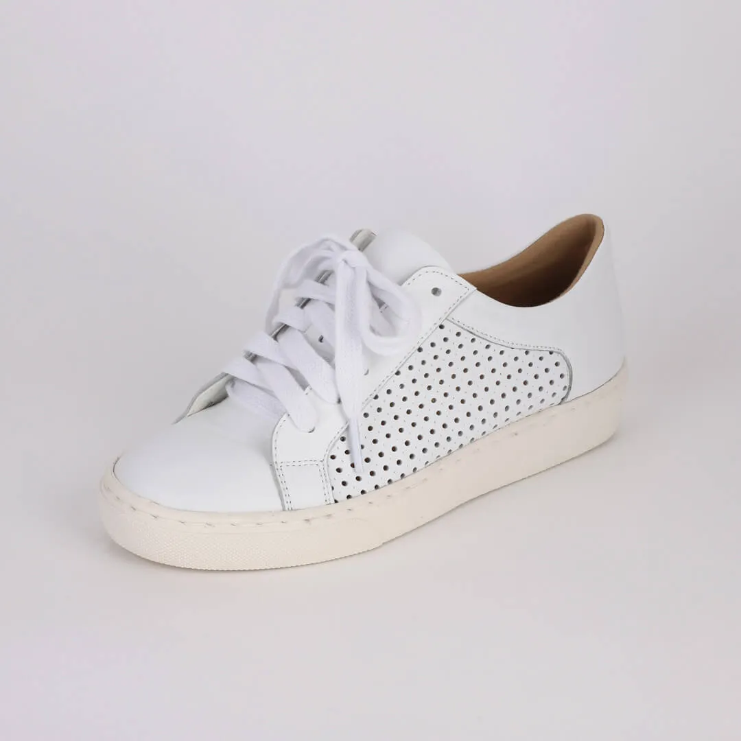 READY OR NOT - white sneakers