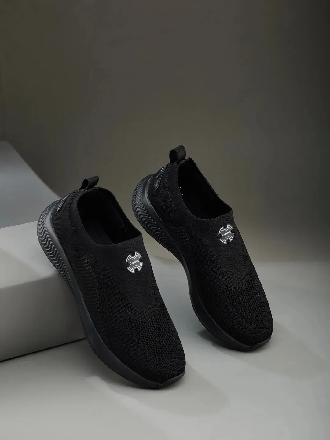 SUAVE Black Women's Walking Shoes